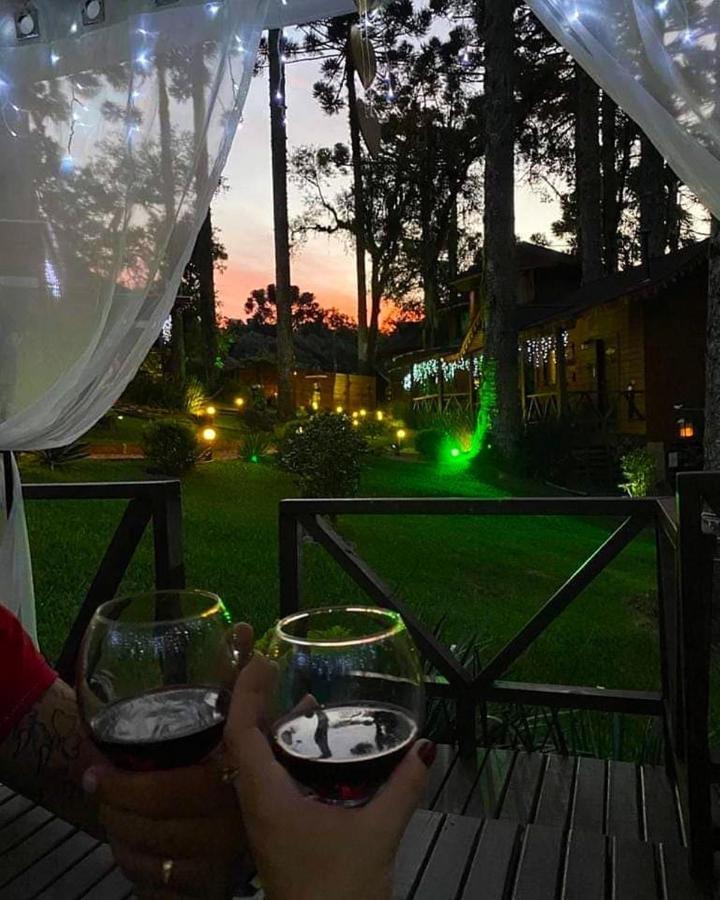 Chale Tematico Em Pipa De Vinho - Parada Da Pipa Chales Canela Exterior photo